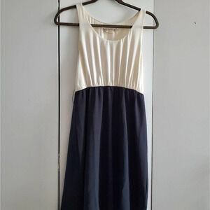 Alice and Olivia size 4 black and white 100% silk work dress "To Work" line